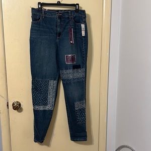 NWT Gloria Vanderbilt Women’s Amanda Ankle Roll Bandana Patch Jeans. Size  12